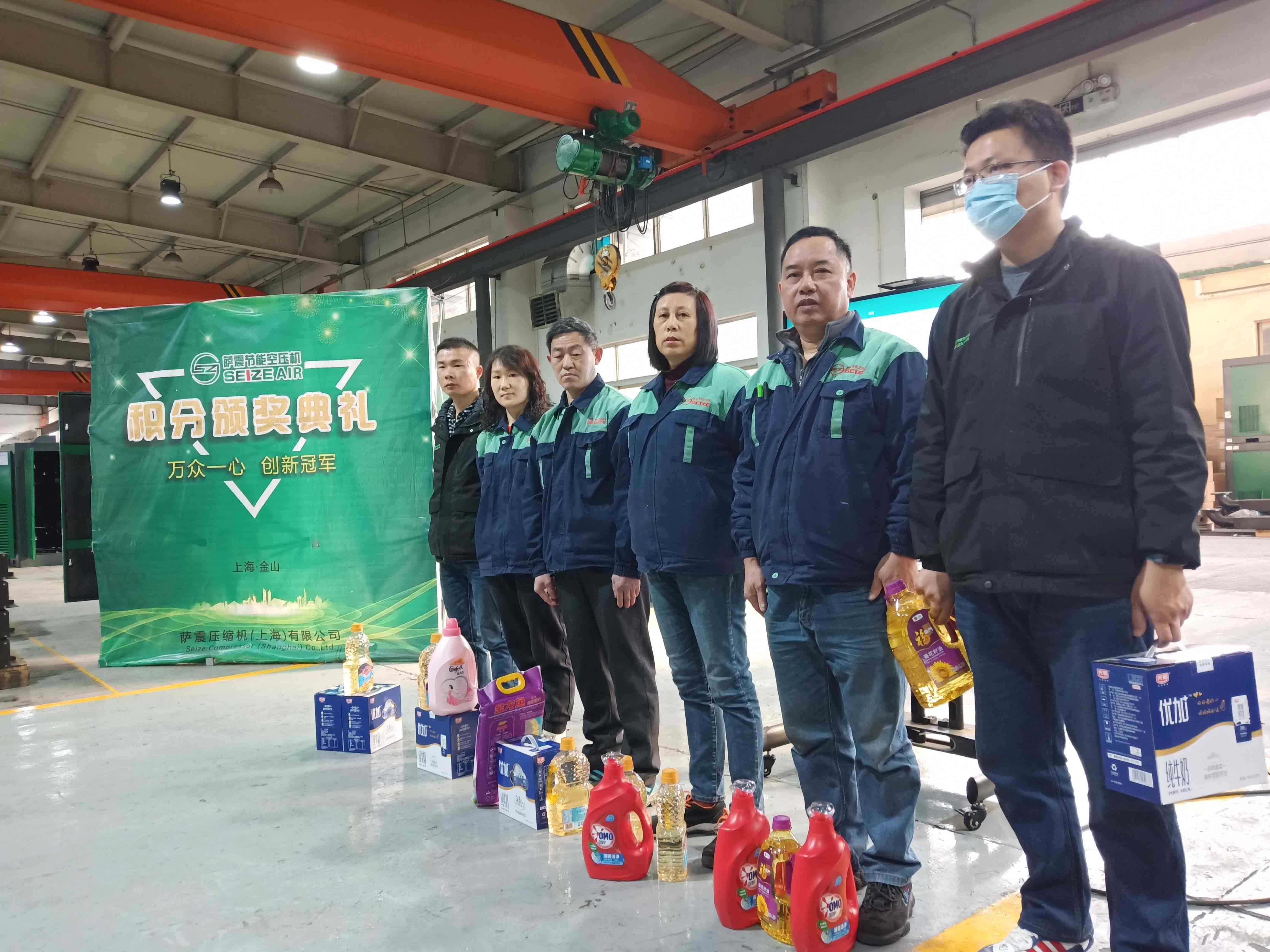 4—10名萨震节能空压机获奖人员合照