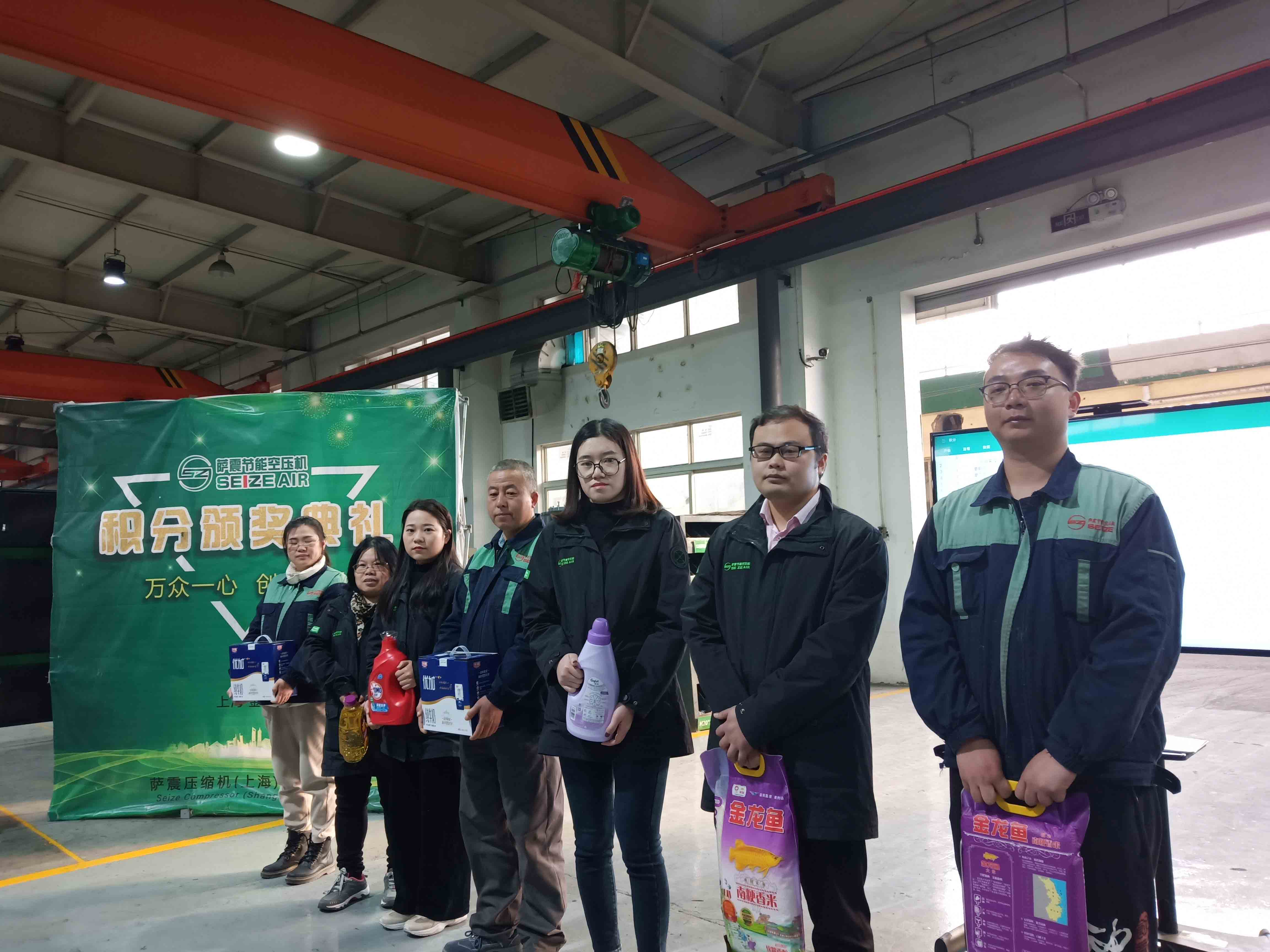 20—30名萨震节能空压机获奖人员合照