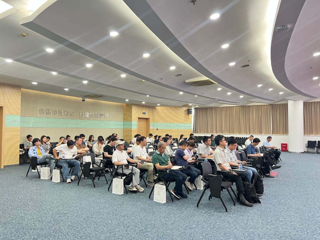 萨震节能空压机参加金山区节能政策专题培训会